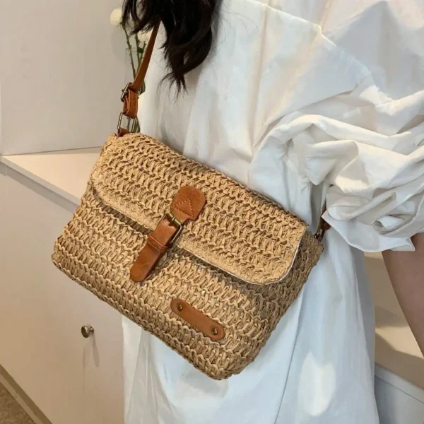 Stylish Straw Bag for Women: Trendy Shoulder & Crossbody - Vacation Ready!